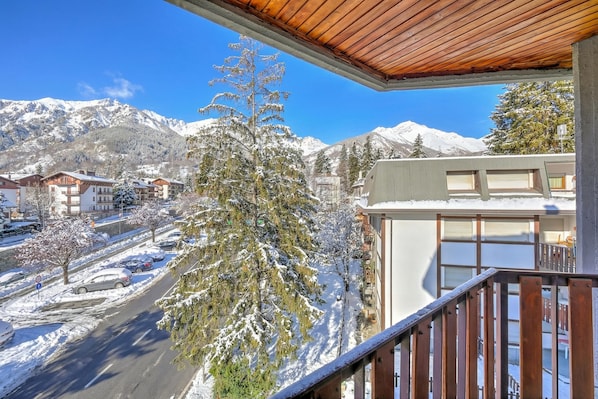 Family Apartment, Multiple Bedrooms (Il Rododendro (City Center)) | Balkoni