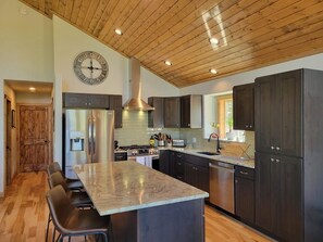 冰箱、微波炉、烤箱、炉灶