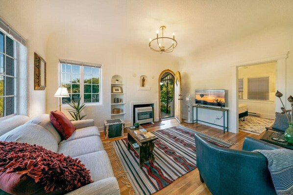 Smart TV - 3 Blocks from U of A & 4th Ave / 1 BR 1 BA / Cozy (Tucson)