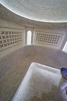 Parihoitohuone(ita), turkkilainen sauna, vartalohoitoja, aromaterapiaa