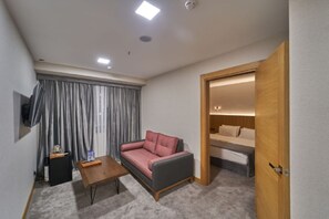 デラックス ルーム | 低刺激性寝具、羽毛の掛け布団、ピロートップベッド、ミニバー