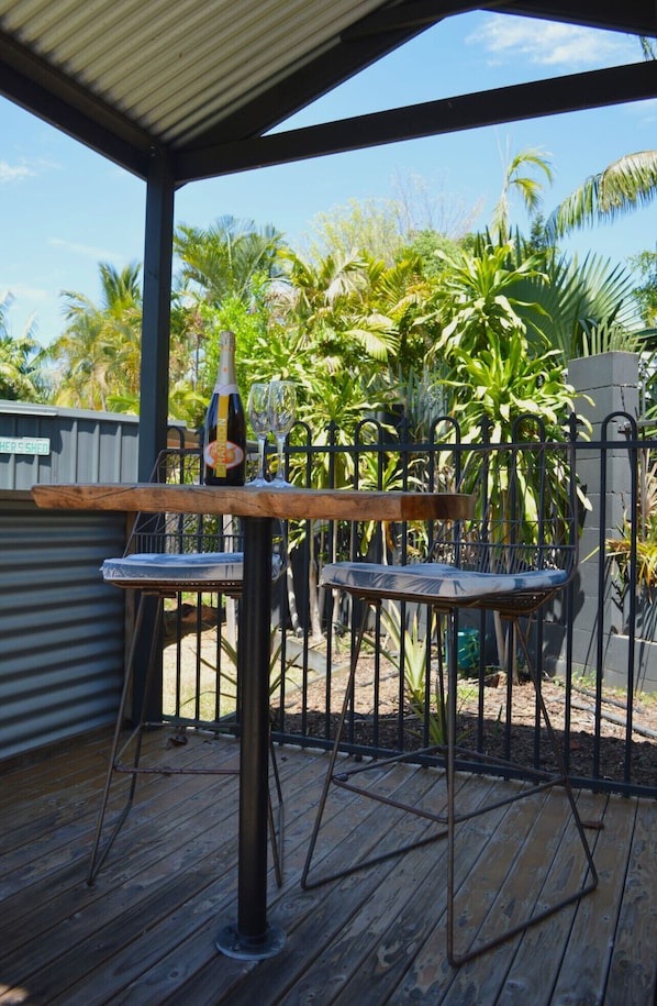 Outdoor dining - Spacious family home, 45 minutes to Litchfield National Park (Rosebery)