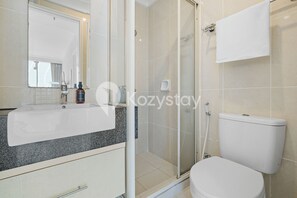 Apartment, 2 Bedrooms | Bathroom | Free toiletries - CYAN by Kozystay (Jakarta)