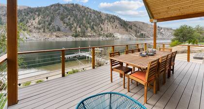 Riverfront: Private Beach, Hot Tub, Sauna, Dock & Boat Launch!