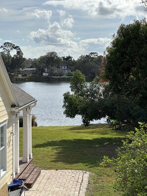 Property grounds - Historic lakefront guesthouse (Orlando)