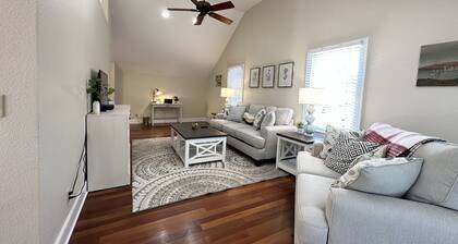 Historic lakefront guesthouse