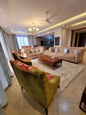 Smart TV - Arabic Luxe Apartment (Mombasa)