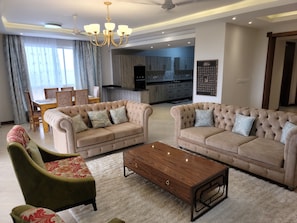 Smart TV - Arabic Luxe Apartment (Mombasa)