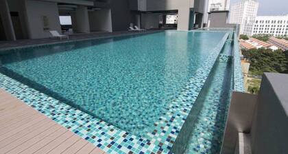 Jazz 313: Cosy 2-Bedroom Suite with Pool & Seaview