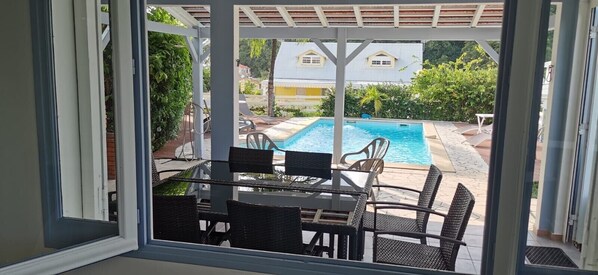 حمّام سباحة خارجي