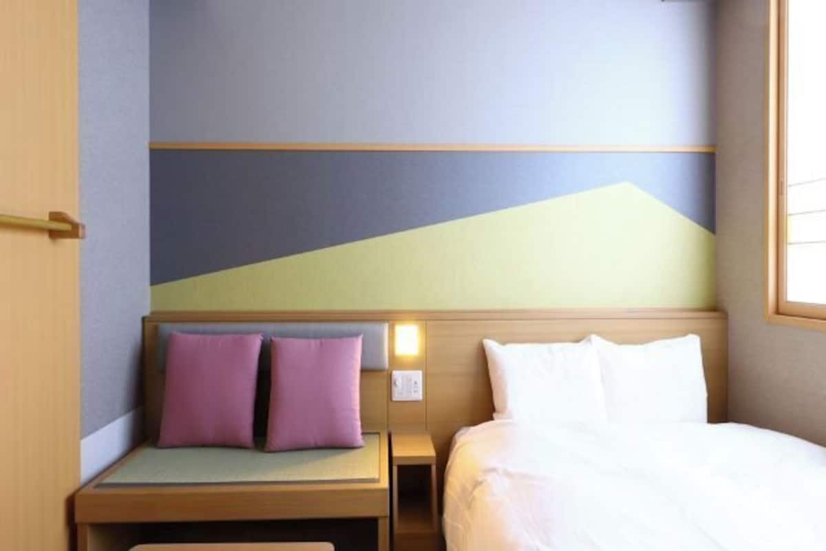 Down comforters, iron/ironing board, free WiFi, bed sheets