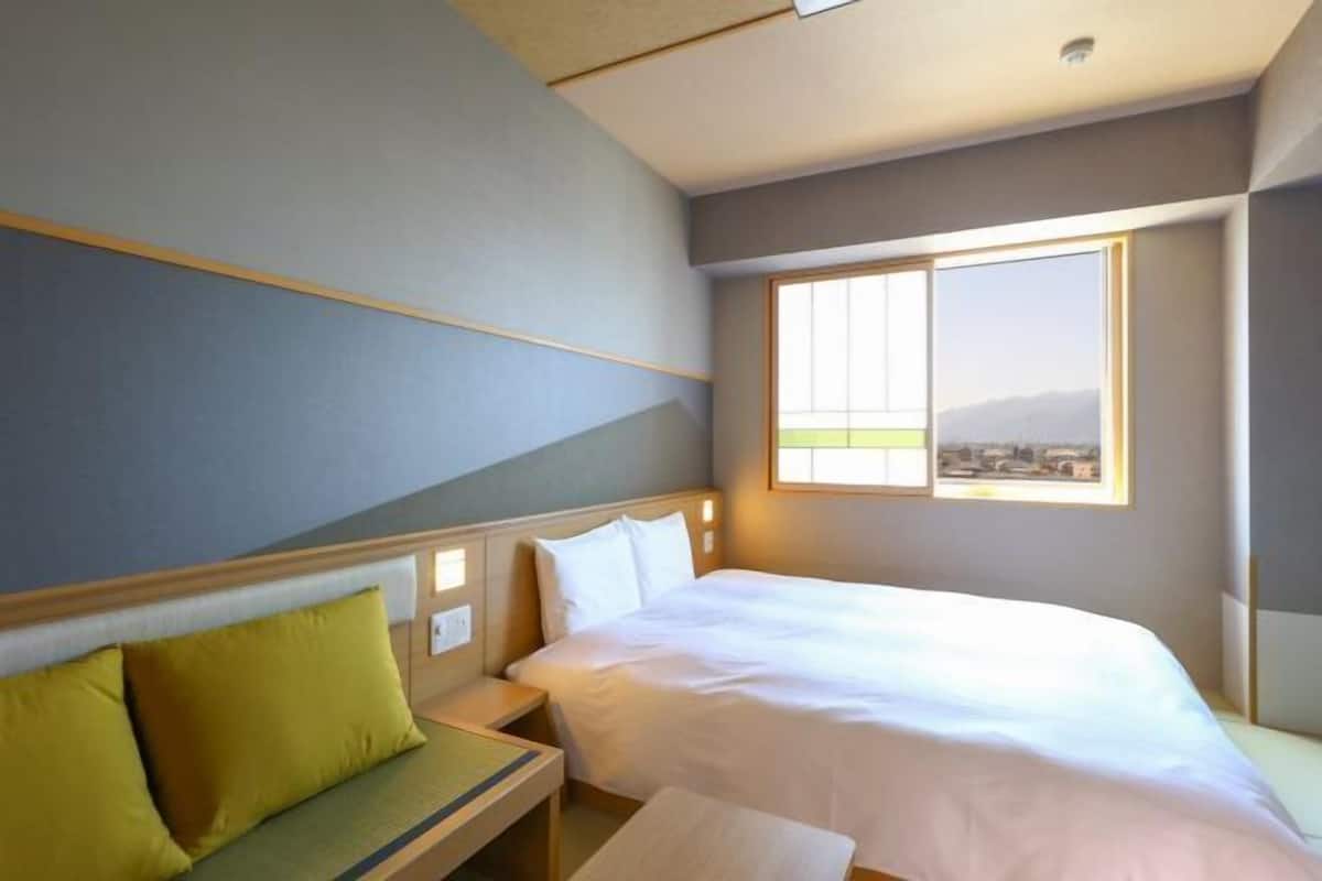 Down comforters, iron/ironing board, free WiFi, bed sheets