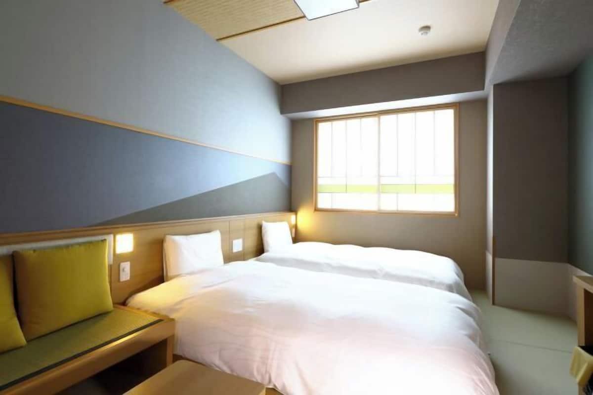 Down comforters, iron/ironing board, free WiFi, bed sheets