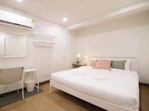 2 habitaciones, caja de seguridad en la habitación y escritorio