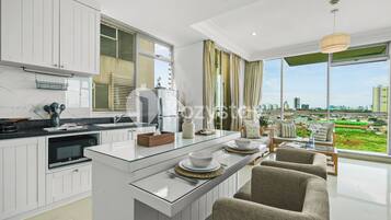 Apartment, 1 Bedroom | Dining room