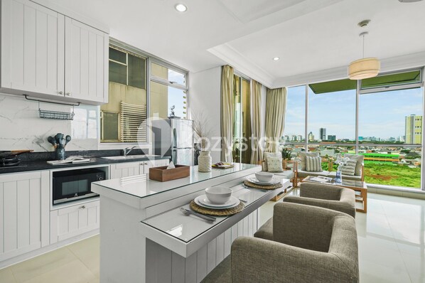 Apartment, 1 Bedroom | Dining room