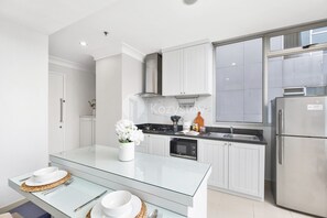 Apartment, 1 Bedroom | Dining room