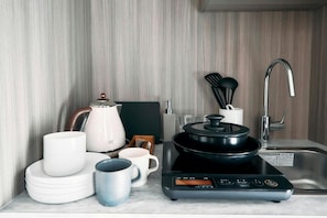 Fridge, microwave, stovetop, electric kettle