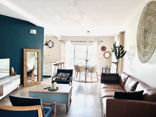 Modern apartment in the center of the island, 10 minutes from the beaches.