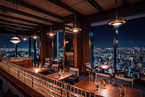 5 restaurants; breakfast, lunch, and dinner served