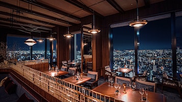 5 restaurants, breakfast, lunch, dinner served; Fusion cuisine