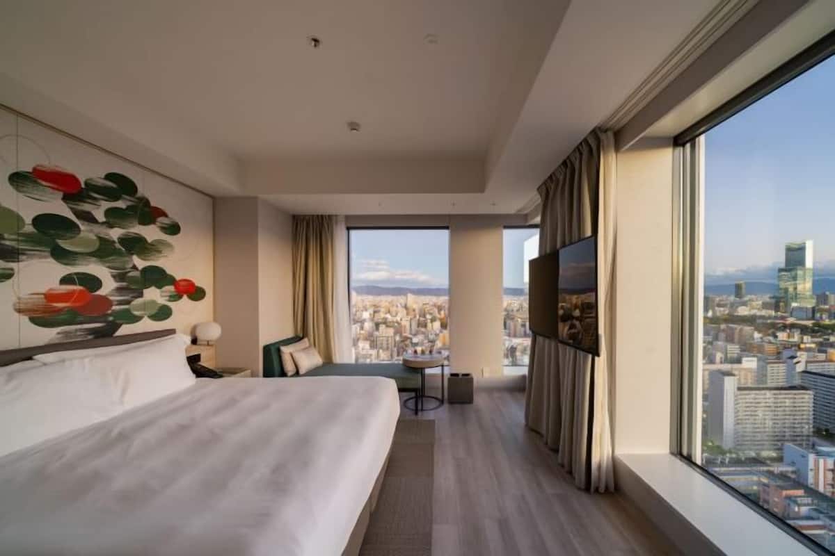 Premium bedding, in-room safe, blackout curtains, iron/ironing board