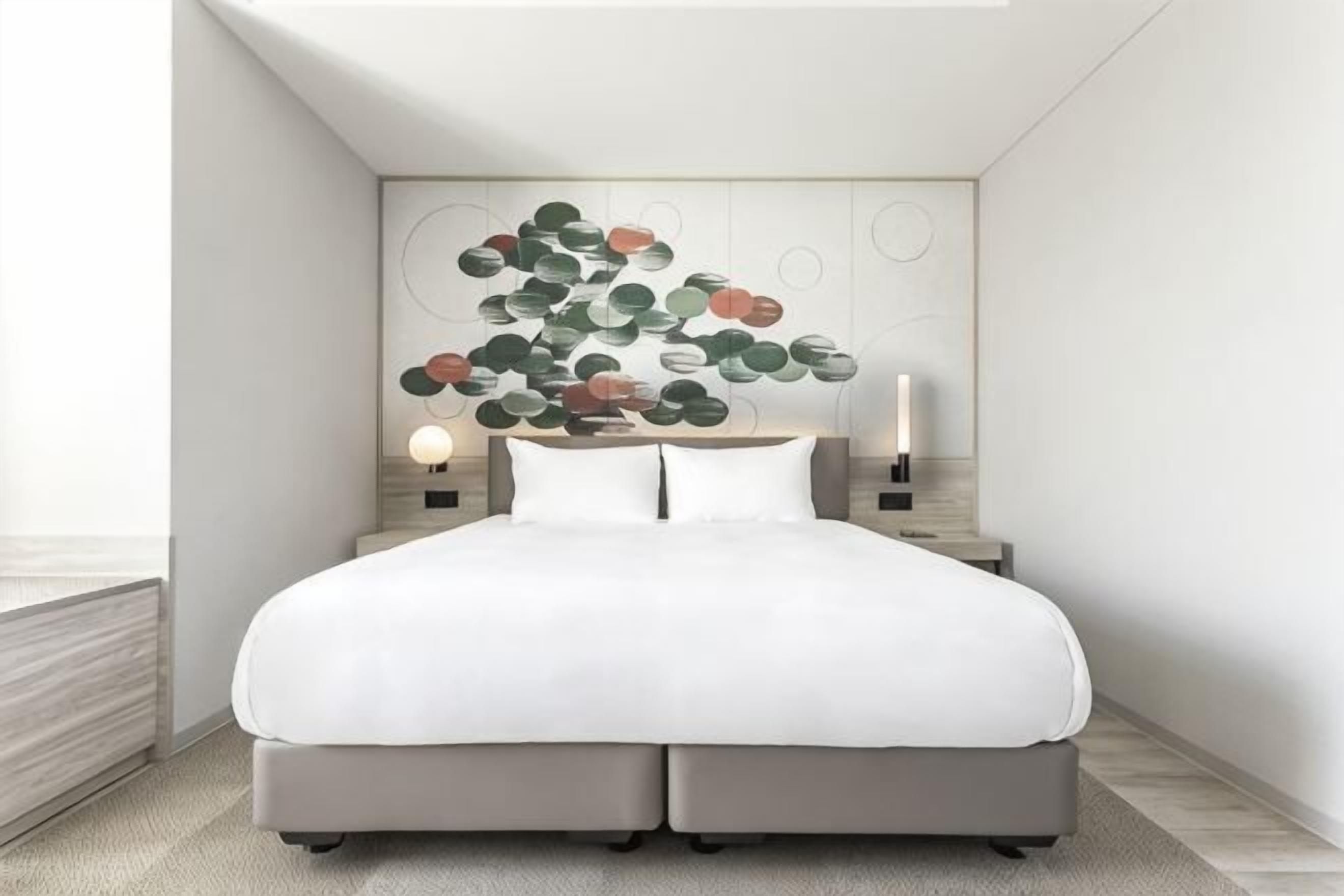 Premium bedding, in-room safe, blackout curtains, iron/ironing board
