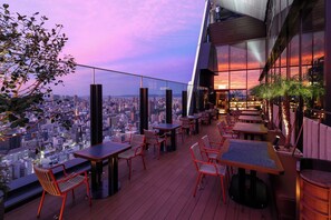 5 restaurants, breakfast, lunch, dinner served; Fusion cuisine - Centara Grand Hotel Osaka (Osaka)