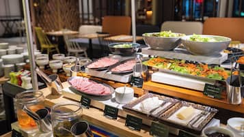 Colazione a buffet, servita tutte le mattine (5220 JPY a persona)