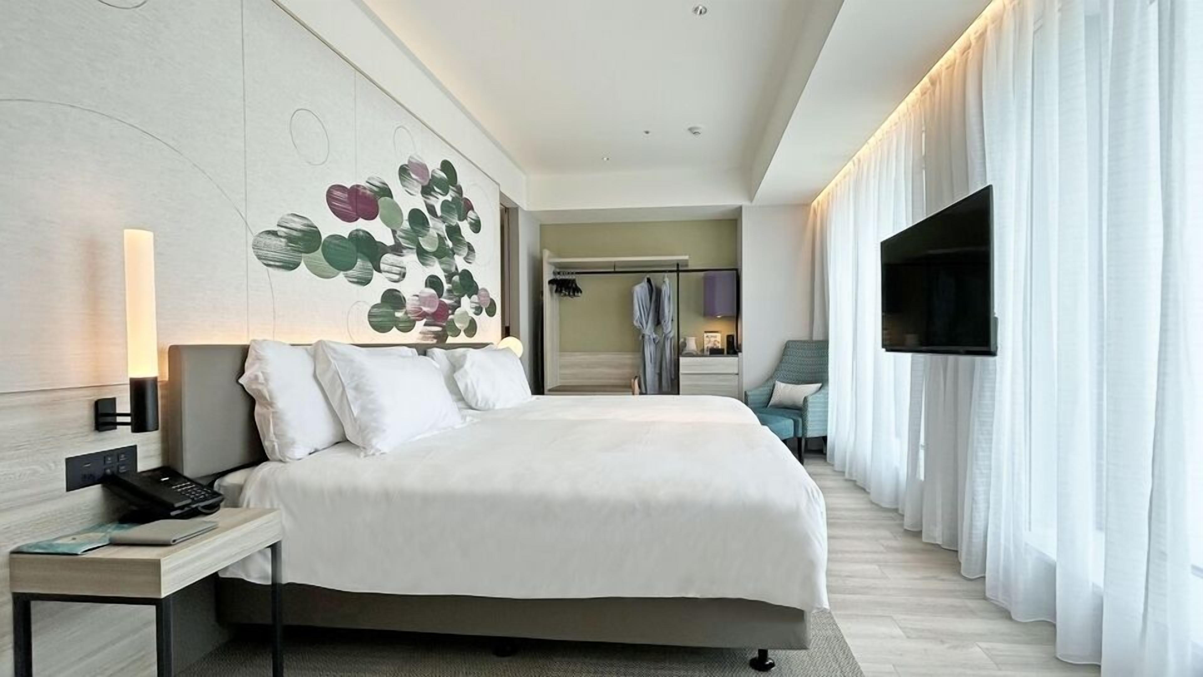 Premium bedding, in-room safe, blackout curtains, iron/ironing board