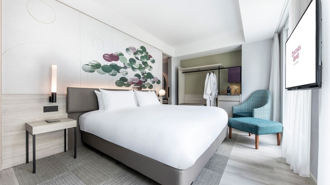 Premium bedding, in-room safe, blackout curtains, iron/ironing board