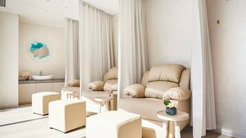 Couples treatment rooms, hot tub, body treatments, aromatherapy