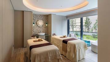 Couples treatment room(s), hot tub, body treatments, aromatherapy