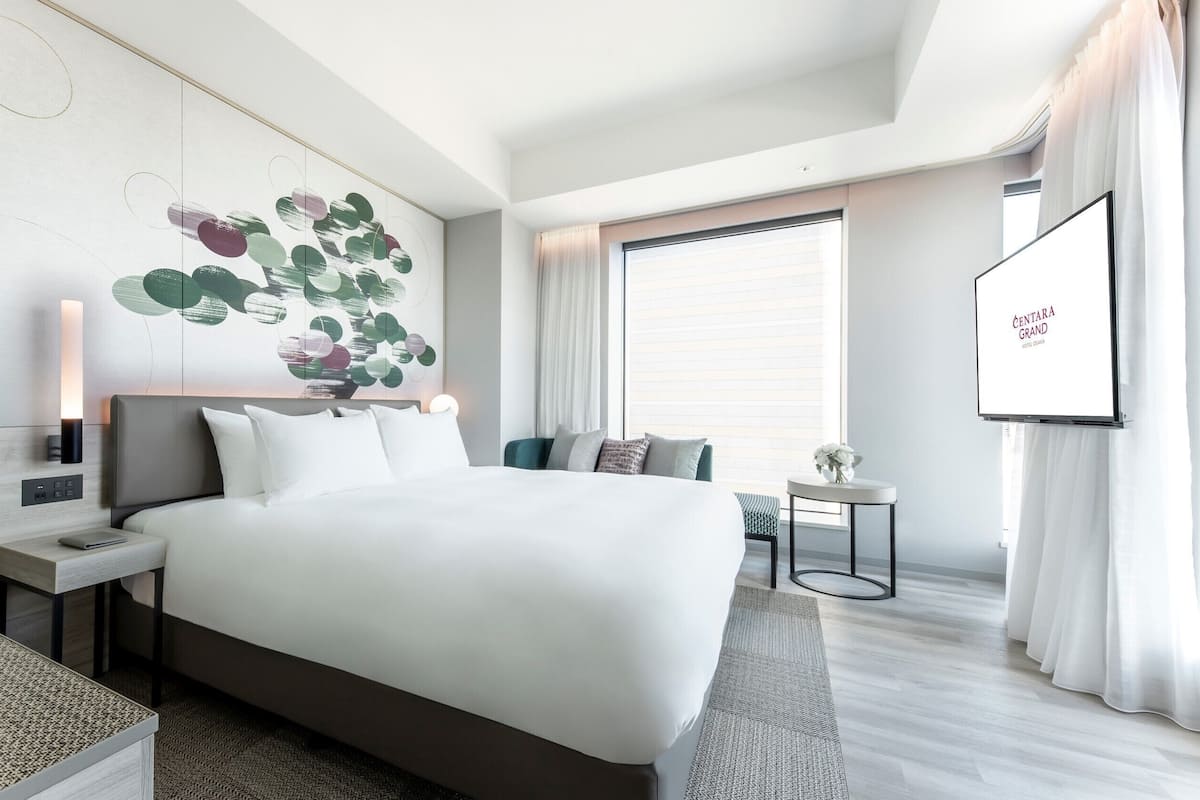 Premium bedding, in-room safe, blackout curtains, iron/ironing board