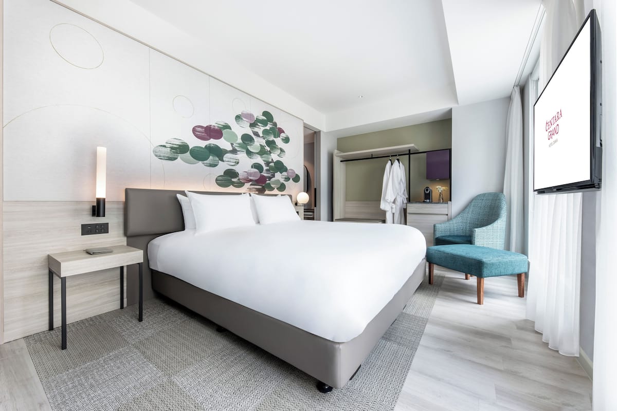 Premium bedding, in-room safe, blackout curtains, iron/ironing board