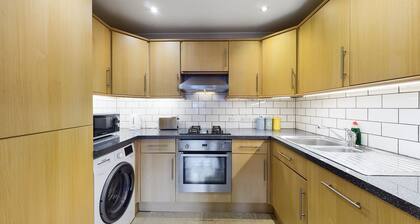 Lovely 2-bed Redhill town centre apartment