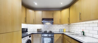 Lovely 2-bed Redhill town centre apartment