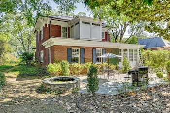 Elegant House with Patio in Greensboro