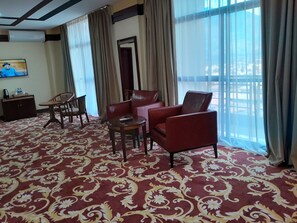 Executive-rum | Värdeförvaringsskåp på rummet, individuell inredning och unika möbler