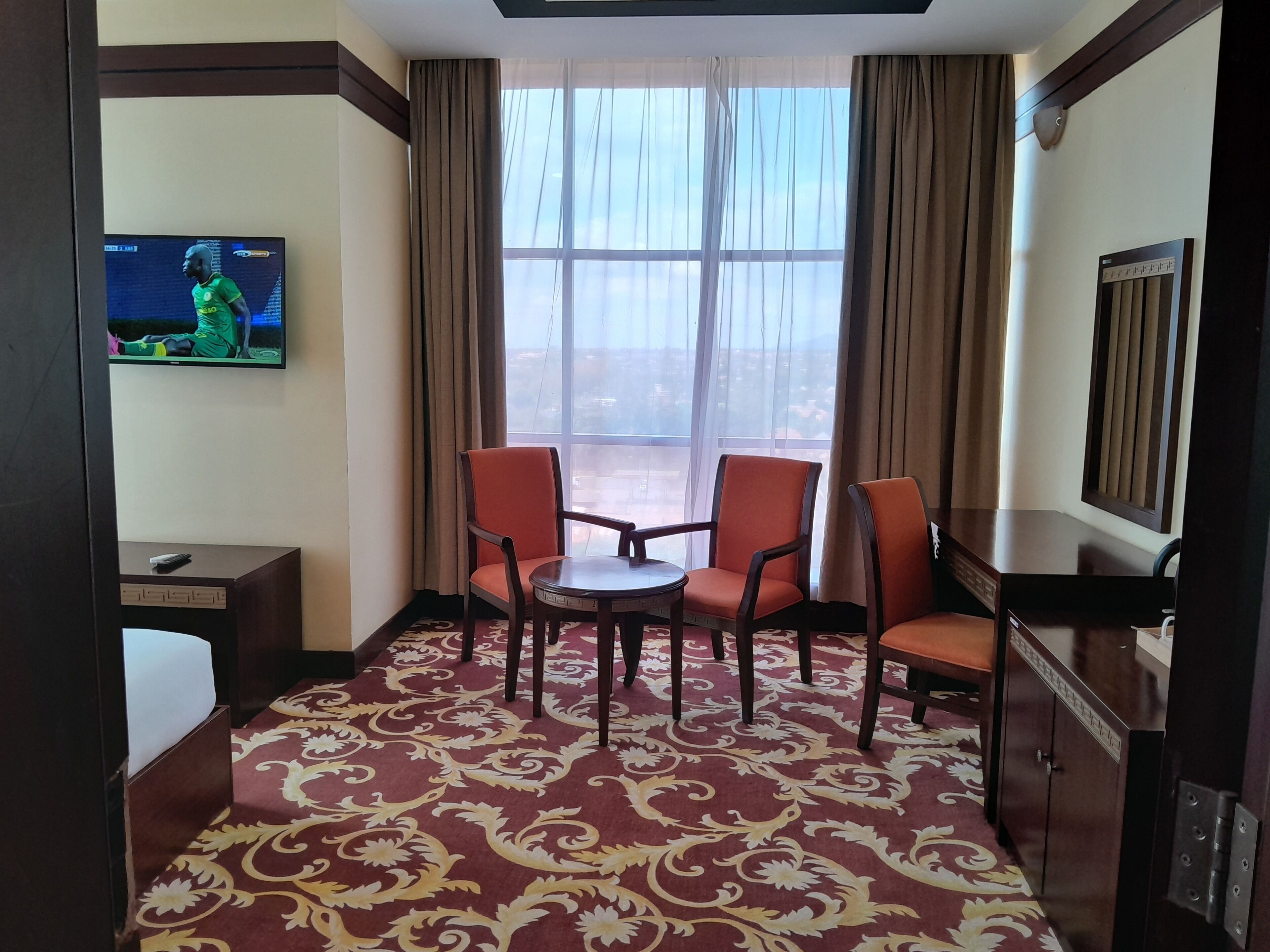 Caja de seguridad en la habitación y decoración personalizada 