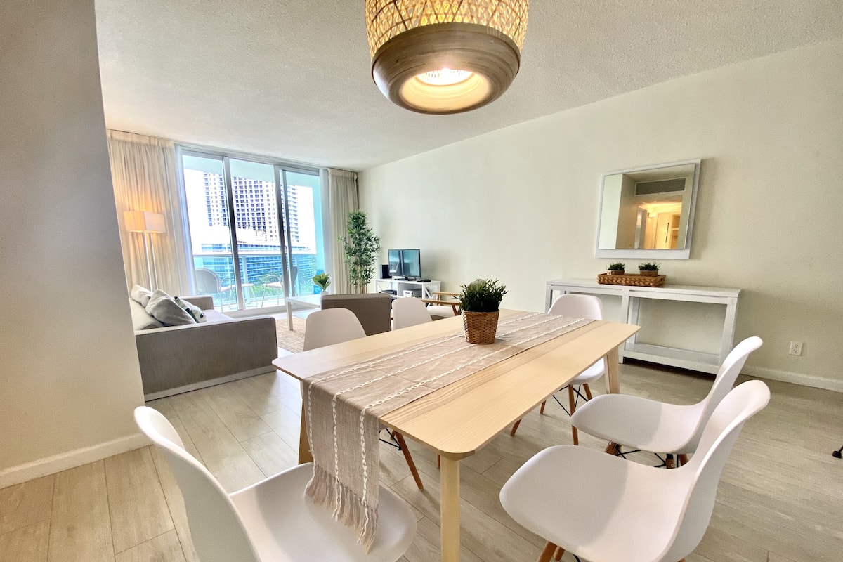 Family Condo, 1 Bedroom, Beachfront | Living area