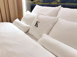 Kahden hengen standard-huone (yksi tai kaksi sänkyä), parveke | Ylelliset vuodevaatteet, Select Comfort -patjalliset sängyt
