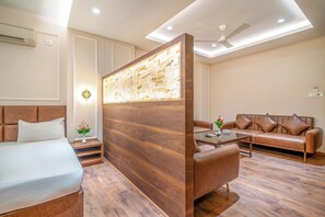 Ropa de cama de alta calidad, sistema de insonorización y wifi gratis 