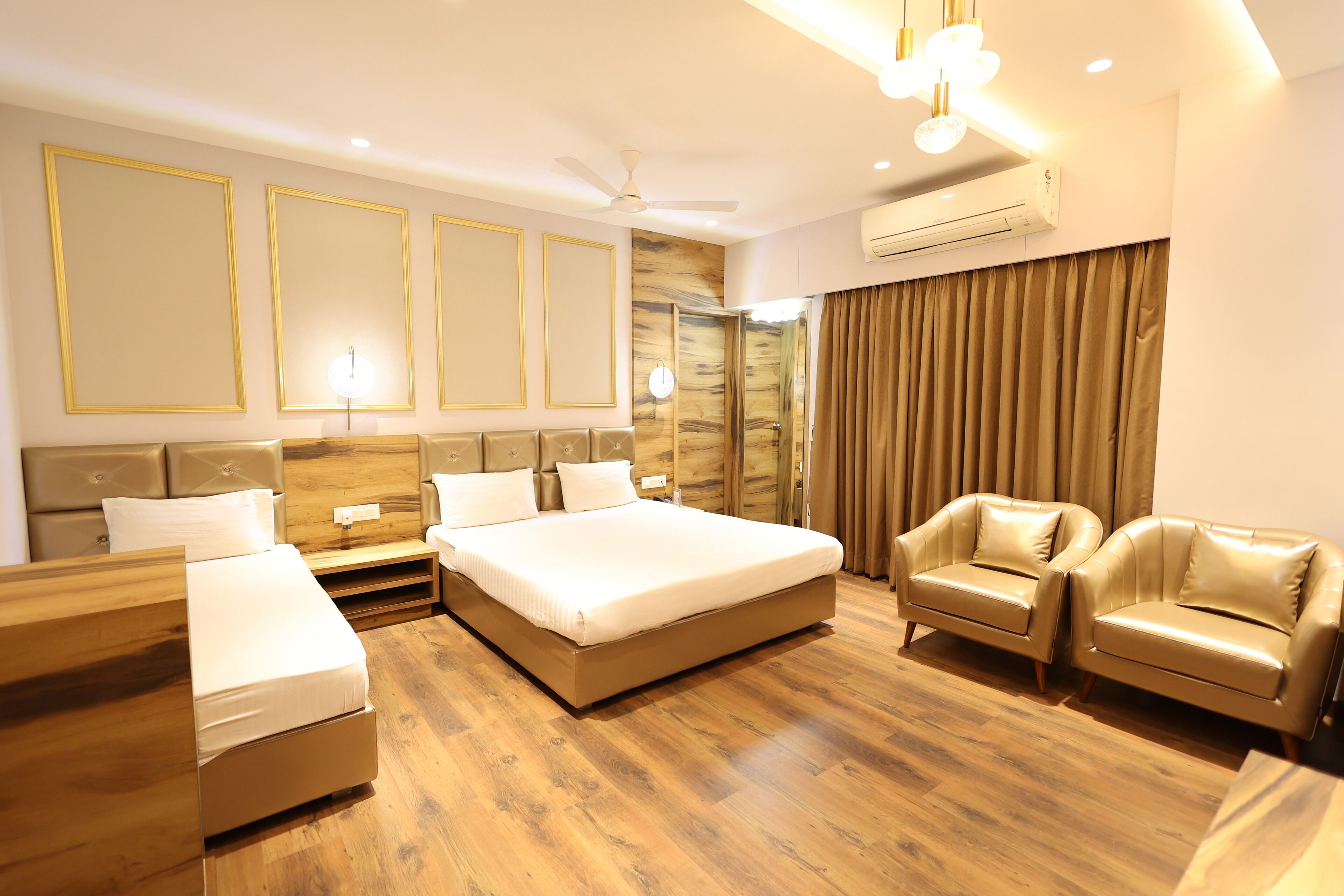 Family Room, 1 King Bed, Smoking, City View | Premium bedding, soundproofing, free WiFi, bed sheets