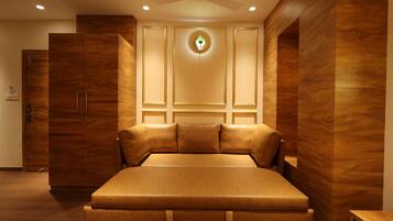 Familiekamer, 1 kingsize bed, roken, uitzicht op stad | Luxe beddengoed, geluiddichte muren, gratis wifi, beddengoed