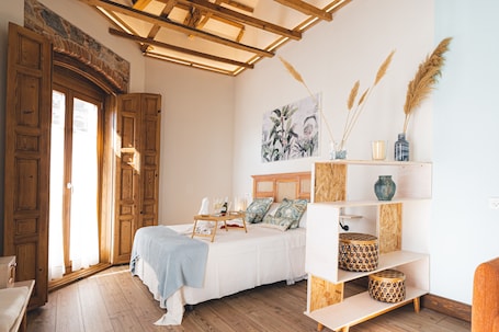 Junior-Suite, 1 Queen-Bett und Schlafsofa, Stadtblick | Italienische Bettbezüge von Frette, hochwertige Bettwaren. La casa del médico - Hostería rural