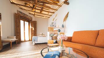 Junior suite, 1 queensize bed met slaapbank, uitzicht op stad | Italiaanse Frette-lakens, luxe beddengoed, donzen dekbedden