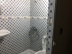 House, Multiple Bedrooms, Accessible, Terrace | Bathroom