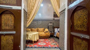 Rumah, beberapa kamar, akses difabel, teras | Interior