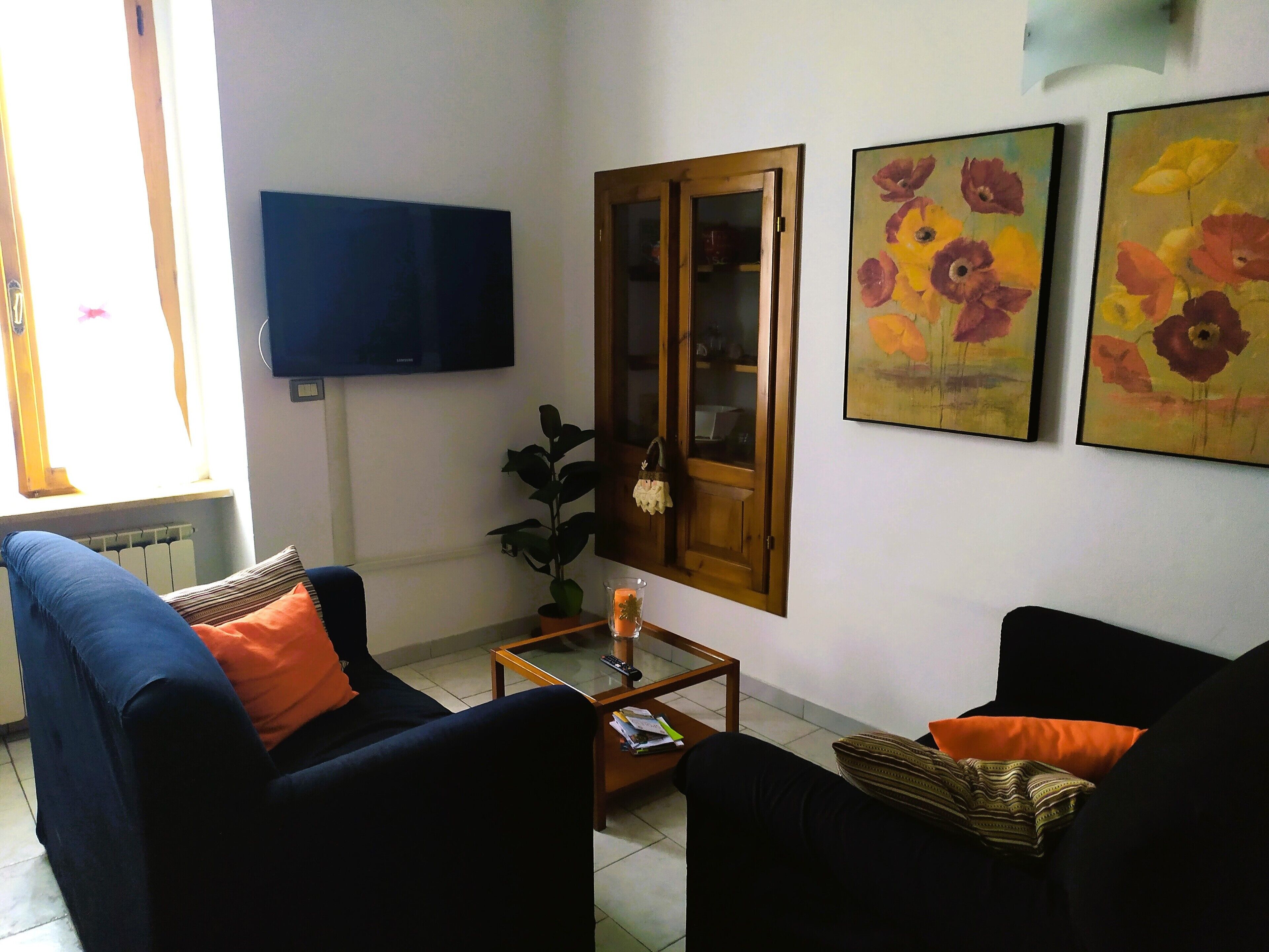 Ferienhaus, 2 Schlafzimmer, Kamin, Stadtblick | Wohnbereich | Bücher